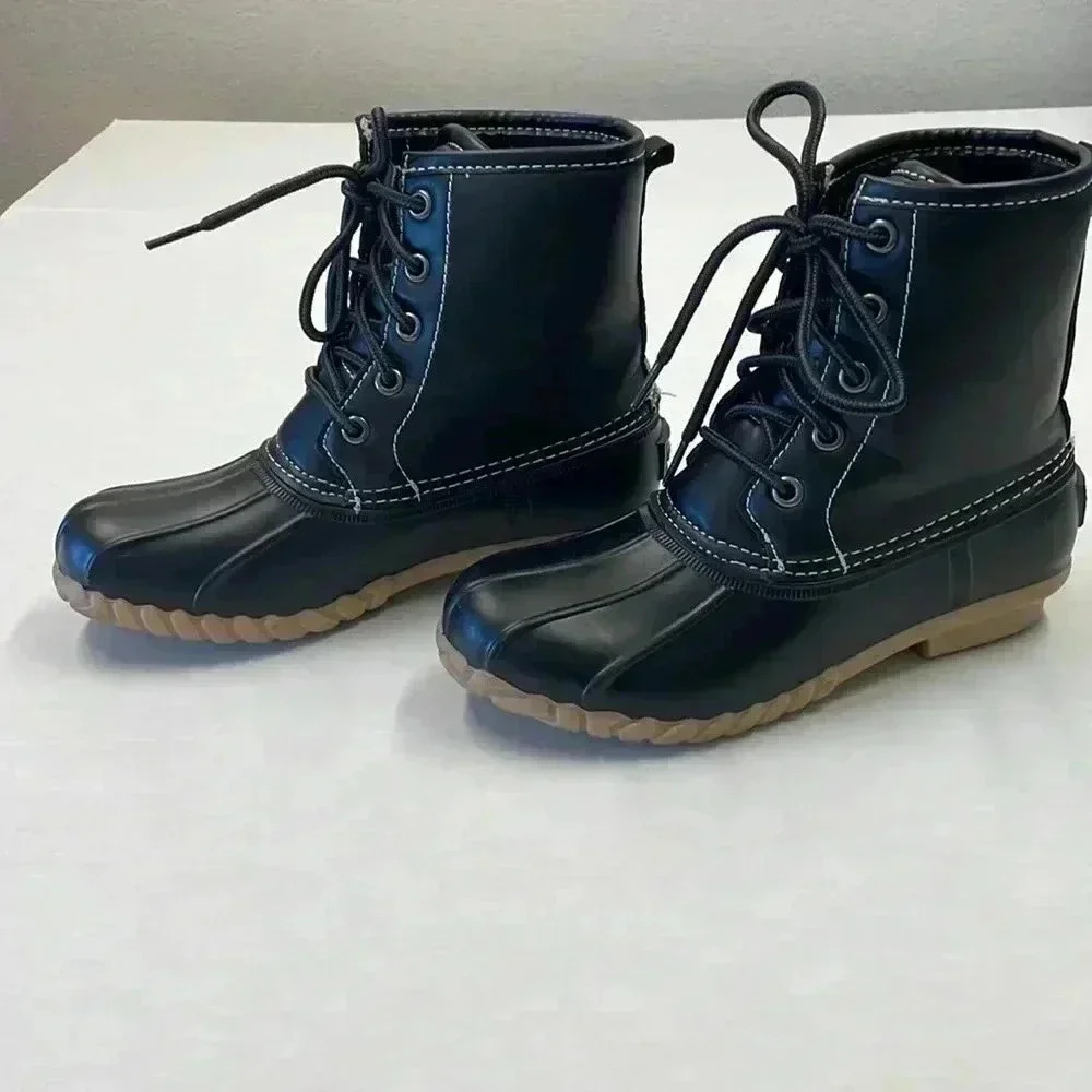 St. John’s bay winter duck boots size 6